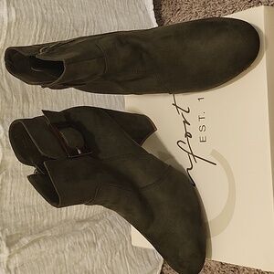 Comfort Est. Heeled Boots